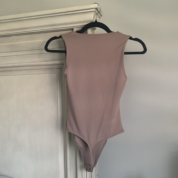 Aritzia Babaton muscle bodysuit - Picture 3 of 4